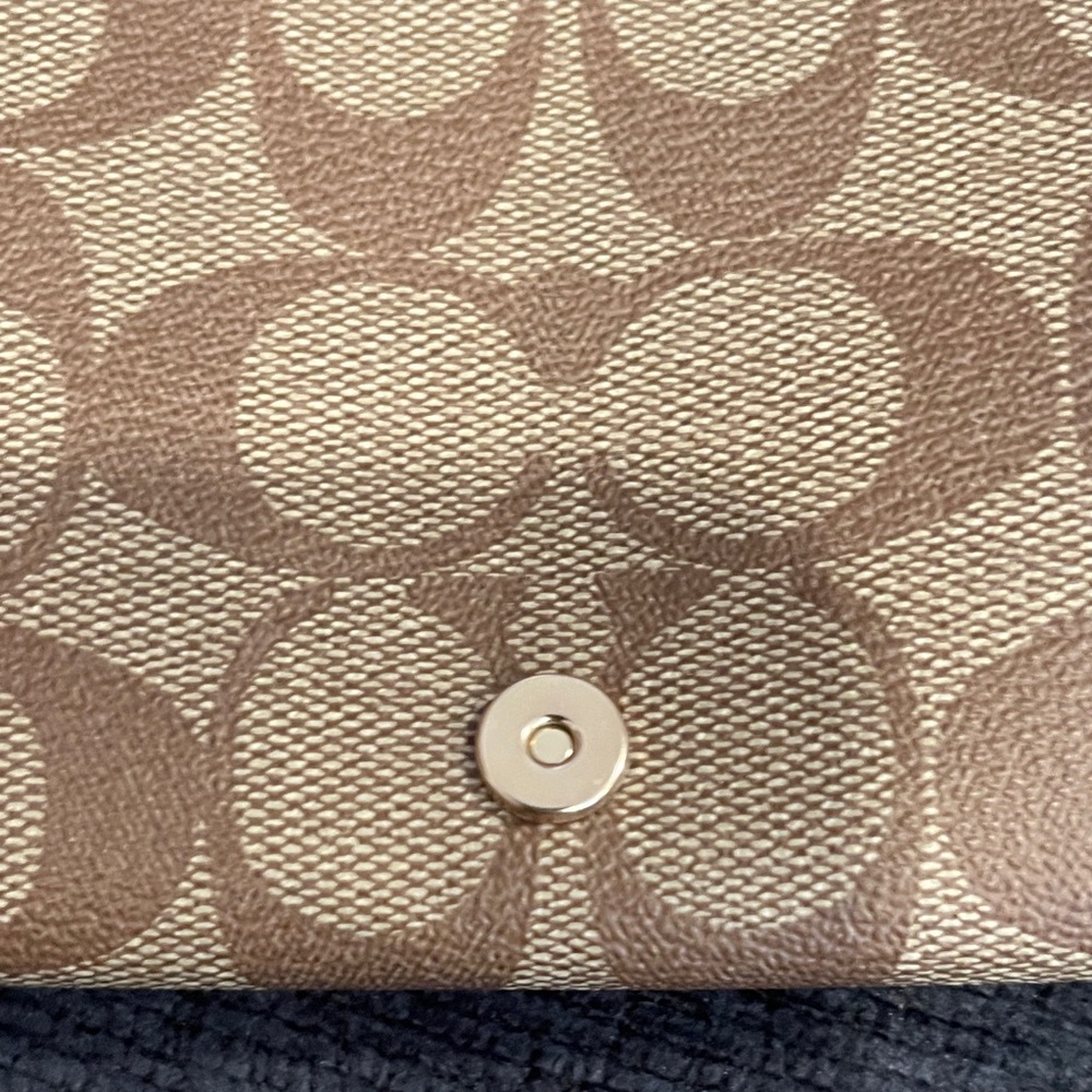 NWT Signature Mix Coach Tan and Rust Kleo Wallet - Picture 6 of 8